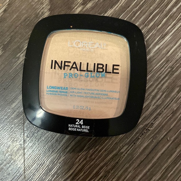 L’Oreal Infallible Pro-Glow -24 Natural Beige -NIP